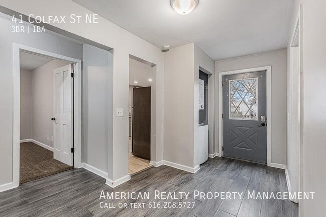 Photo - 41 Colfax St NE