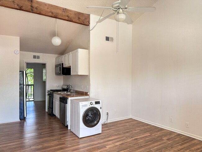Building Photo - 1010 W 23rd St Unit 14 Rental