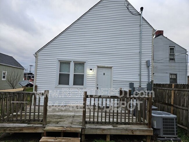 Building Photo - 109 E Eichel Ave