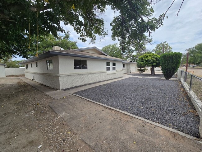 Photo - 2115 Perry Rd SW