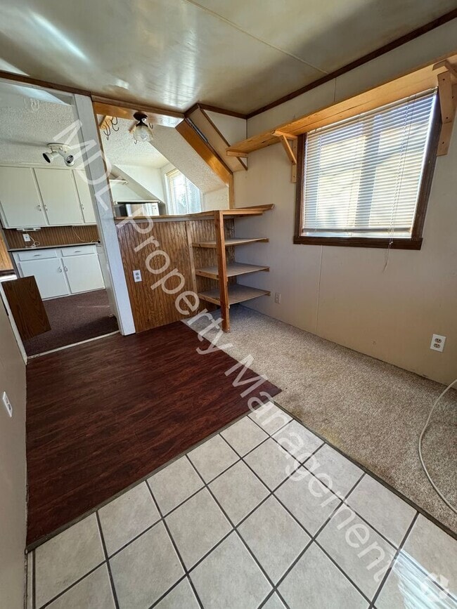 Building Photo - 304 Caroline St Unit 2 Rental
