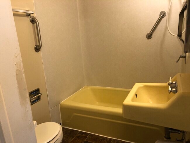 445 NE Kamiaken St Unit B