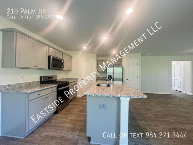 Photo - 210 Palm Dr