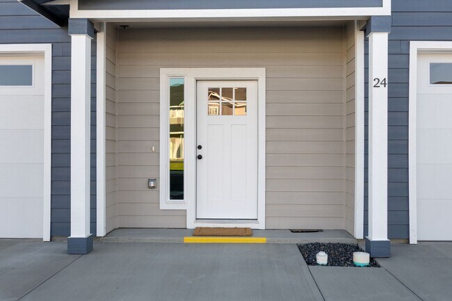 Photo - Fully Furnished Townhome in Ephrata! Unidad Fully Furnished E24