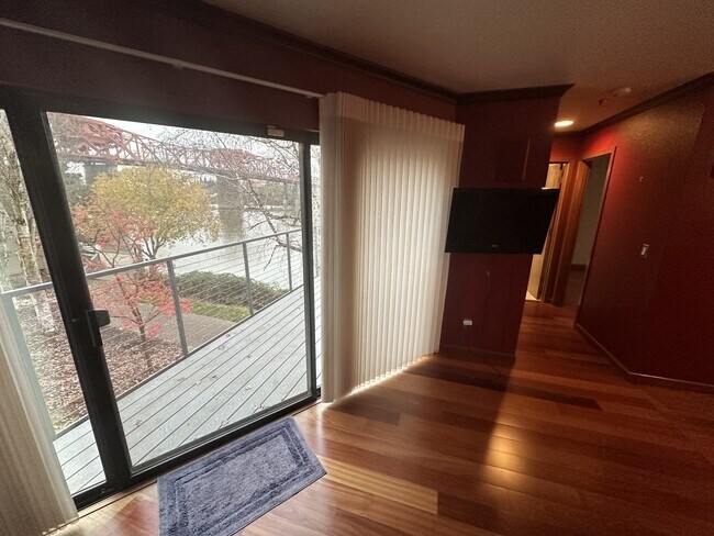 Photo - 920 NW Naito Pkwy