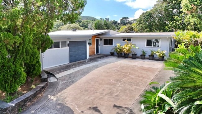 Building Photo - 1508 Keolu Dr