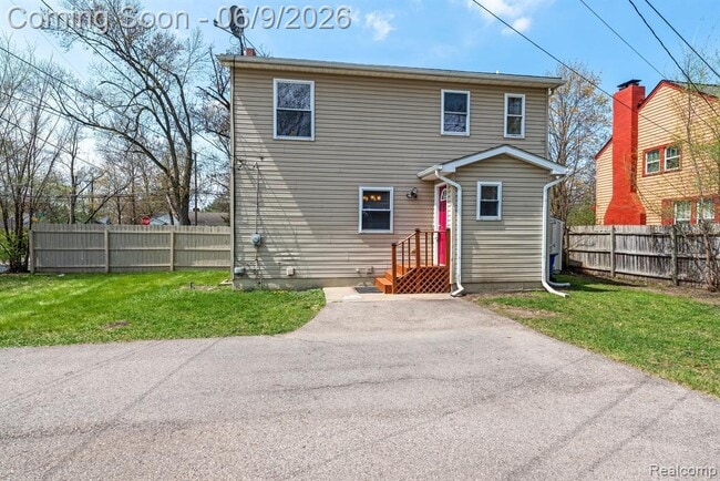 Photo - 3260 Sashabaw Rd