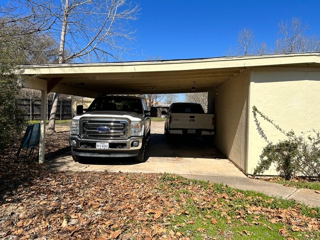 2 Car Carport - 2315 Vanderbilt Ct Unit 2315