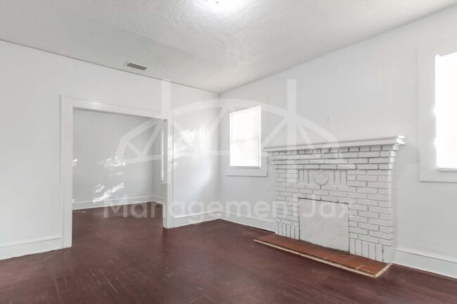 Photo - 961 Ardmore St