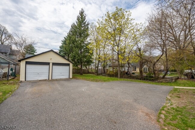 Photo - 59 Watchung Plaza