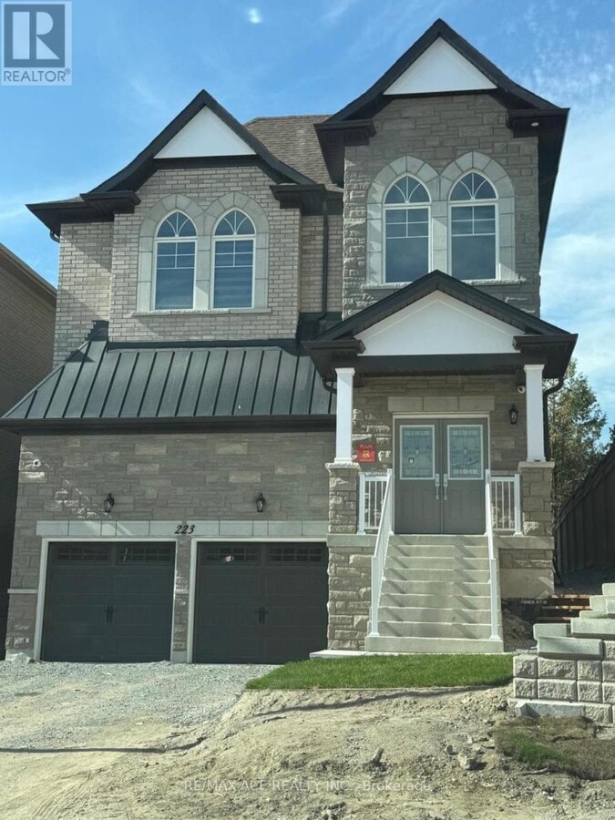 Photo - 223 Seguin St