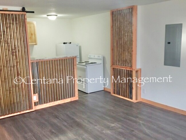 Photo - 611 E 6th St Unidad 611 E. 6th St.  B