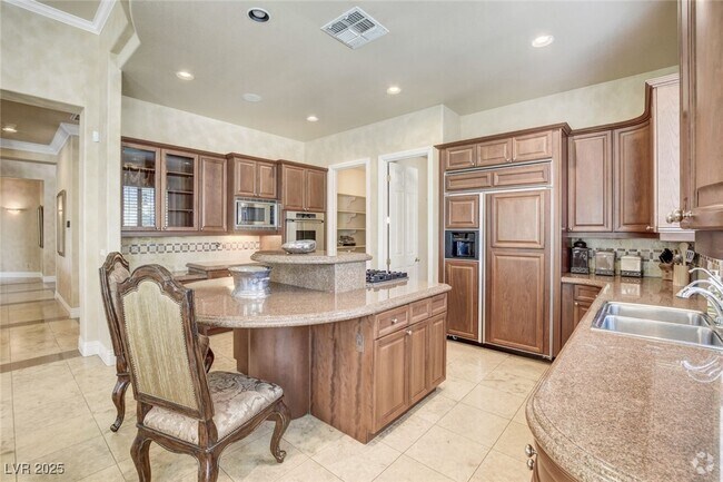 Building Photo - 204 Valiente St Rental
