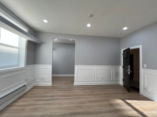 Photo - 4427 N Seeley Ave Unit 105