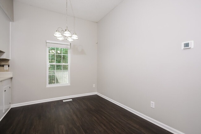 Photo - 504 Heathwick Dr