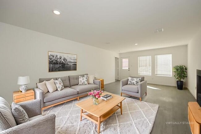 Photo - 3125 Burmese St