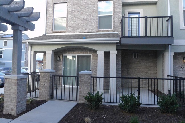 Building Photo - 1779 W Dalmeny Way