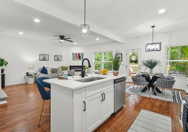 Photo - 3925 Pineshore Cir