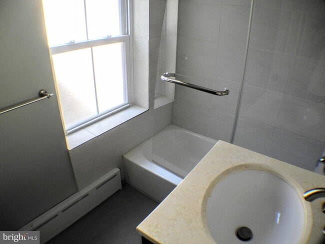 Photo - 739 N 17th St Unidad 3RD FLOOR