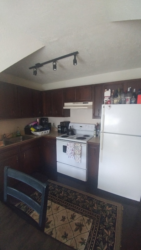 Building Photo - 1537 S Water St Rental