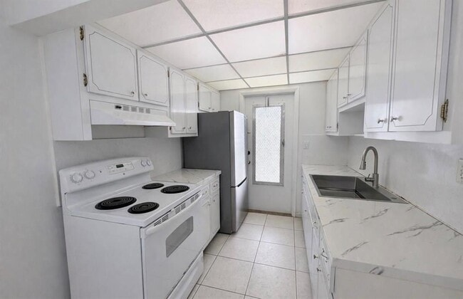 Photo - 1855 Plunkett St