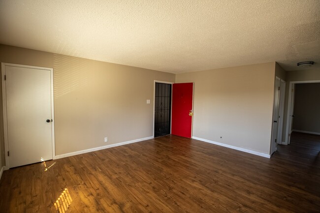 Photo - 2171 Peach St Unit Apt 3 (Upstairs )