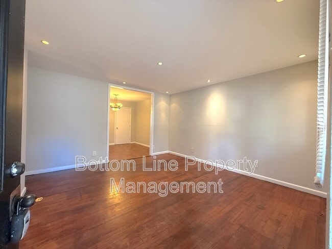 Photo - 2719 Thornton Rd