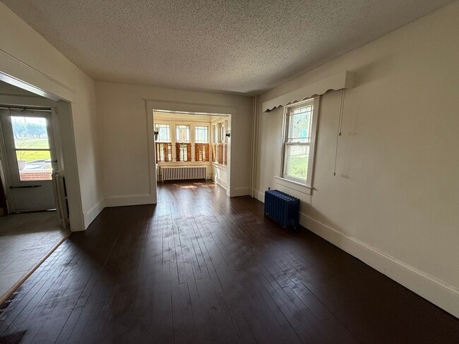Photo - 634 S Queen St