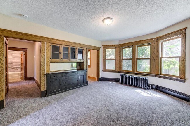 1727 Reaney Ave E Unit 2