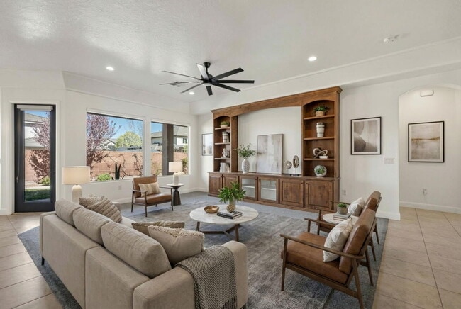 2735 E Auburn Cir