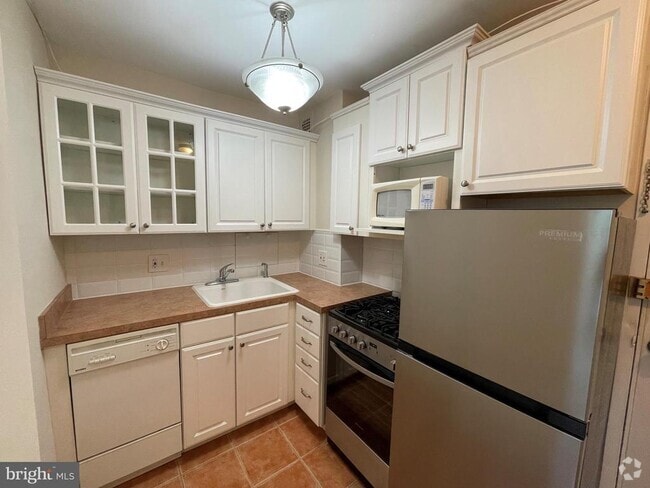 Building Photo - 2800 Wisconsin Ave NW Unit 306 Rental