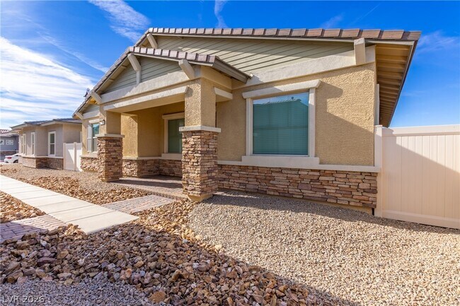 Photo - 774 Iris Desert St