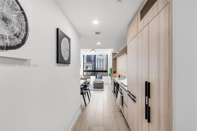 Building Photo - 225 N Miami Ave Unit 1005