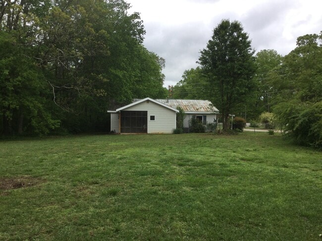 Photo - Country House on 1 Acre