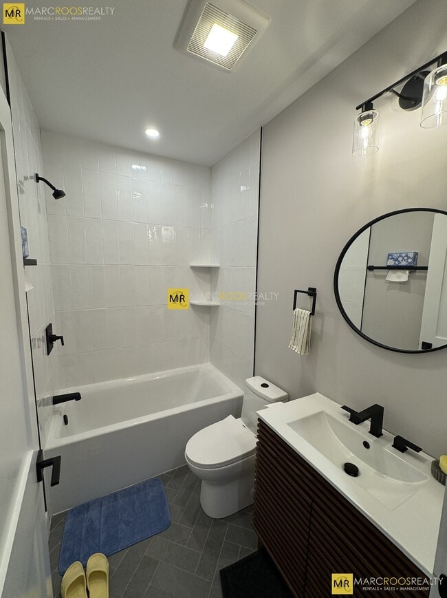 Photo - 195 Maverick St Unit 2