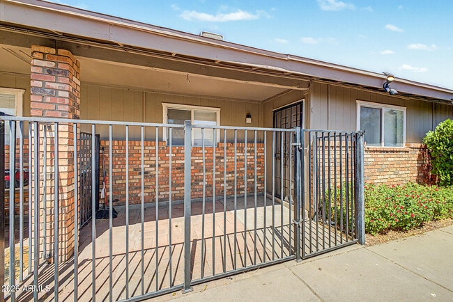 Building Photo - 2931 E Beck Ln Unit 1