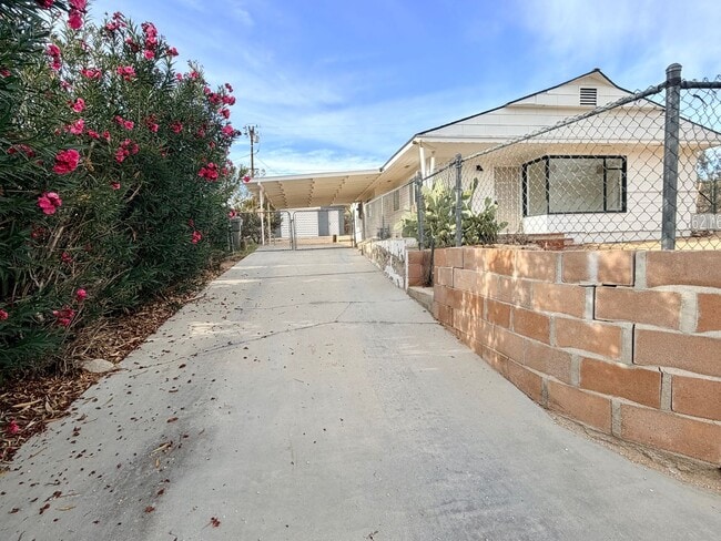 Building Photo - Modern 3-Bedroom Desert Bungalow with Stunning Views – Unfurnished - Price reflects MOVE IN SPECI...