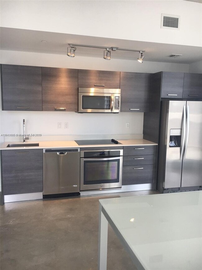 Building Photo - 151 SE 1st St Unit 1611