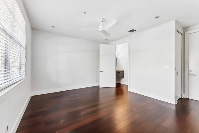 Photo - 106 SW 1st Ave