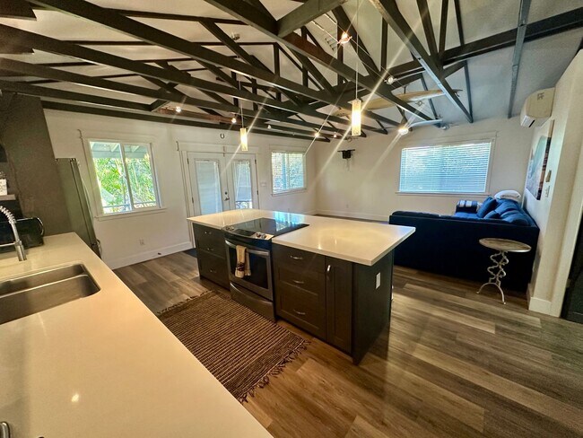 42 Kupono St Unit Main house