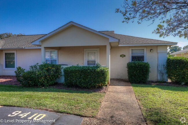 Building Photo - Move in special! 2/2 Duplex Showings will ... Rental