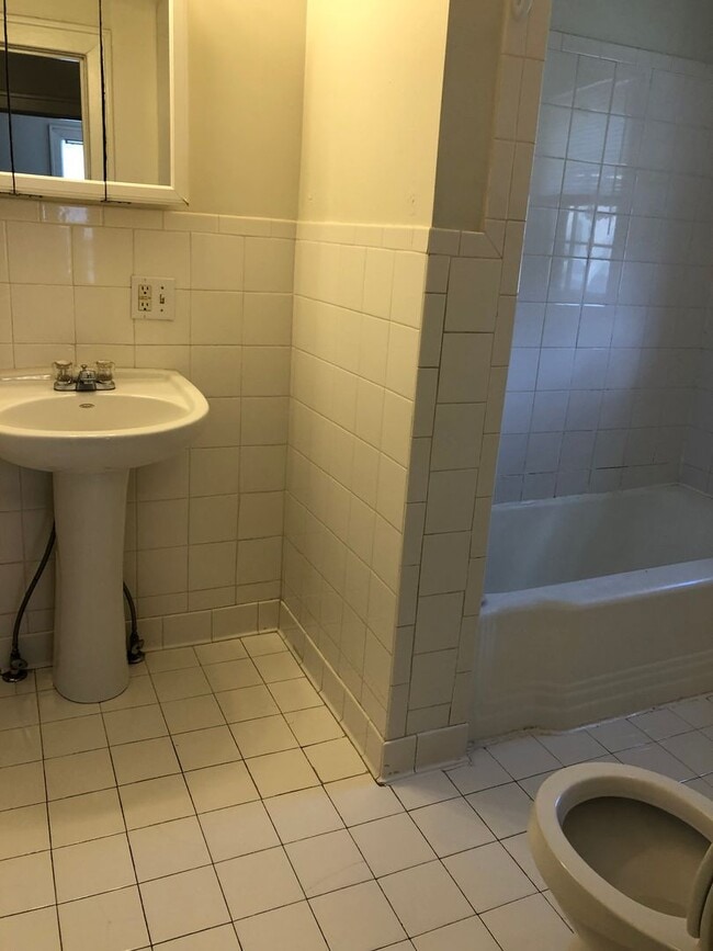 Photo - 610 S Henderson St