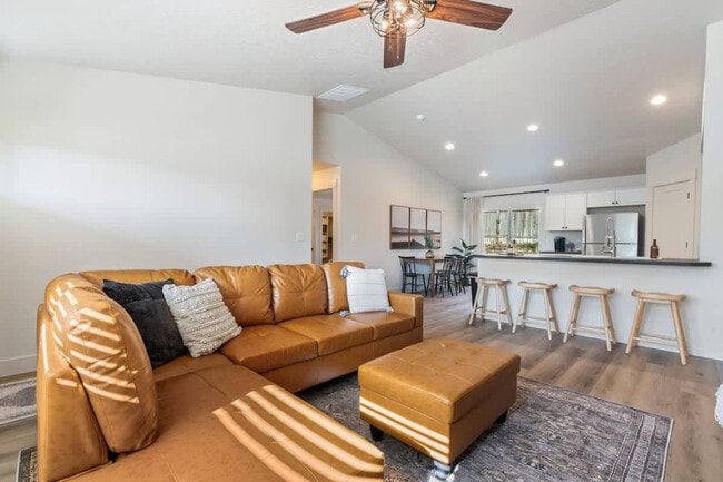 Photo - 44 S Sugar Ave Unidad ID1460915P