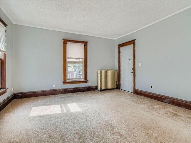 Photo - 597 Geranium Ave E