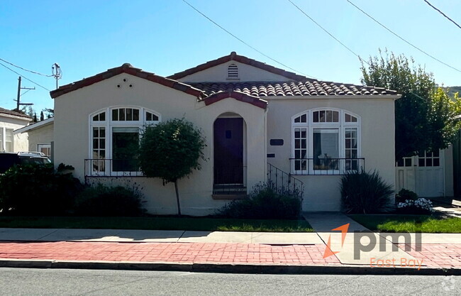Building Photo - Inviting 2bd Craftsman Bungalow w/ Origina... Rental