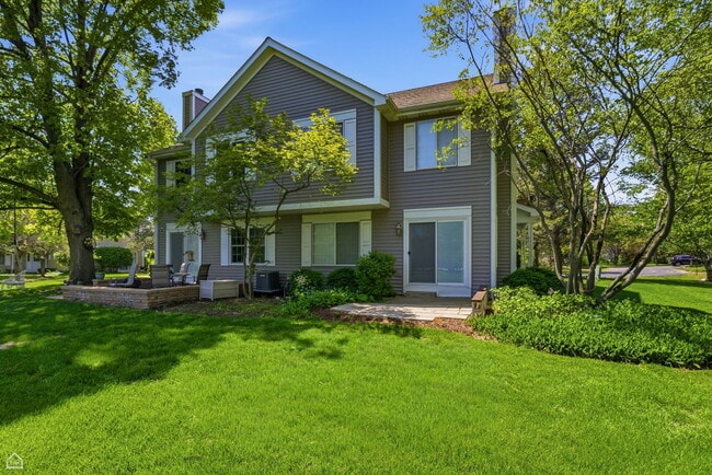 Photo - 934 Surrey Ln
