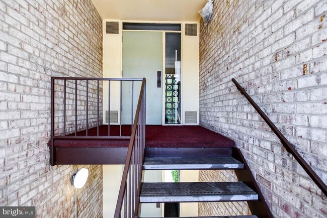 Building Photo - 7174 Donnell Pl Unit #D-5
