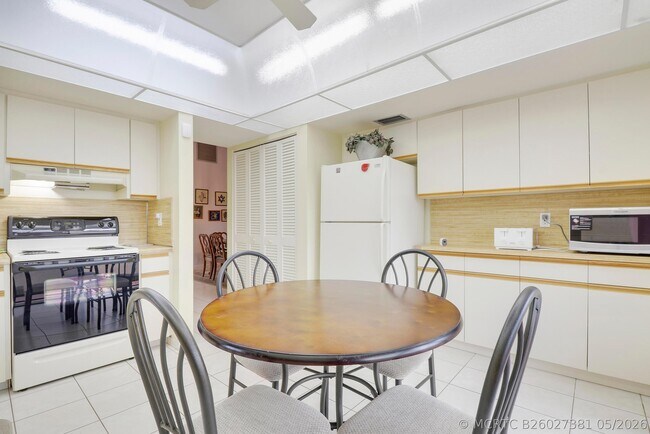 13759 Date Palm Ct Unit A