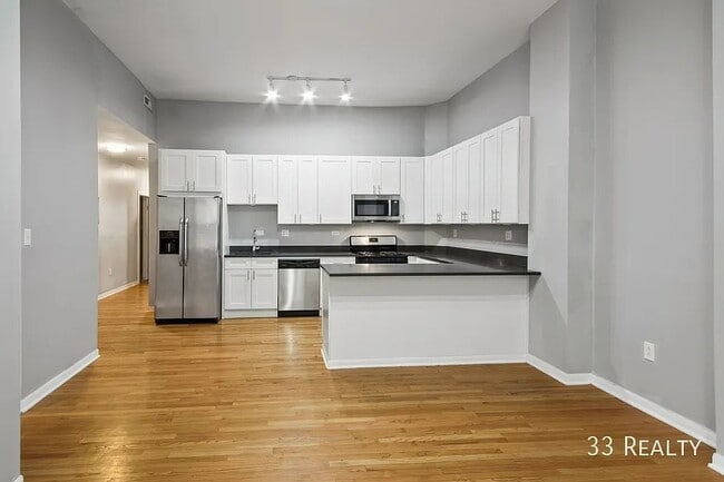 Photo - Spacious 4b/2b Top Floor, Wicker Park Avail July 1st! Unit 3