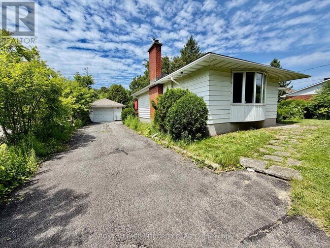 Photo - 1107 Falaise Rd